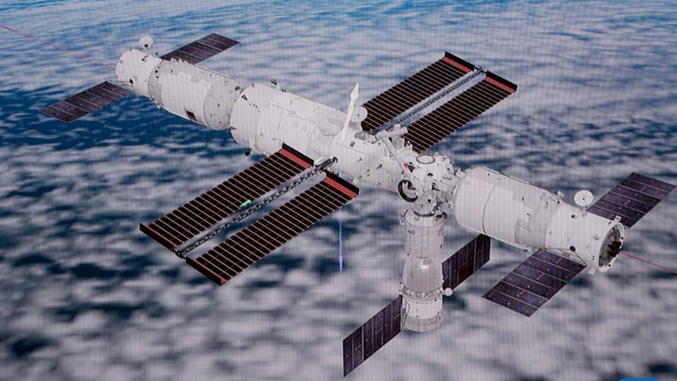 空间站机械臂转位货运飞船试验取得成功