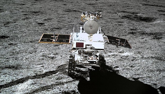 嫦娥四号再次成功唤醒 “玉兔二号”将驶向目标区域探测岩块