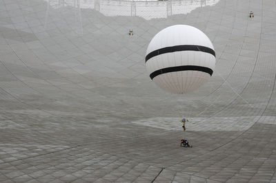 “微重力蜘蛛人”首次亮相“中国天眼”